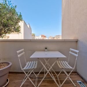 Superior One-Bedroom Apartment Split Level