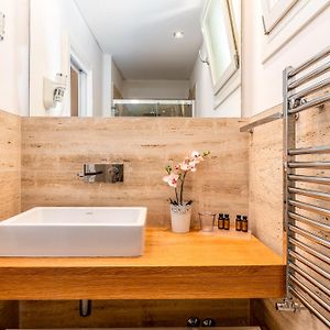 Superior One-Bedroom Apartment